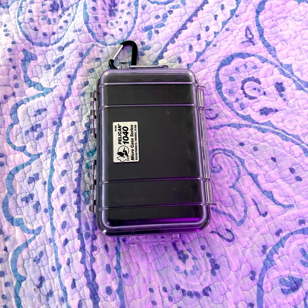 Pelican Microcase 1040 with Carabiner